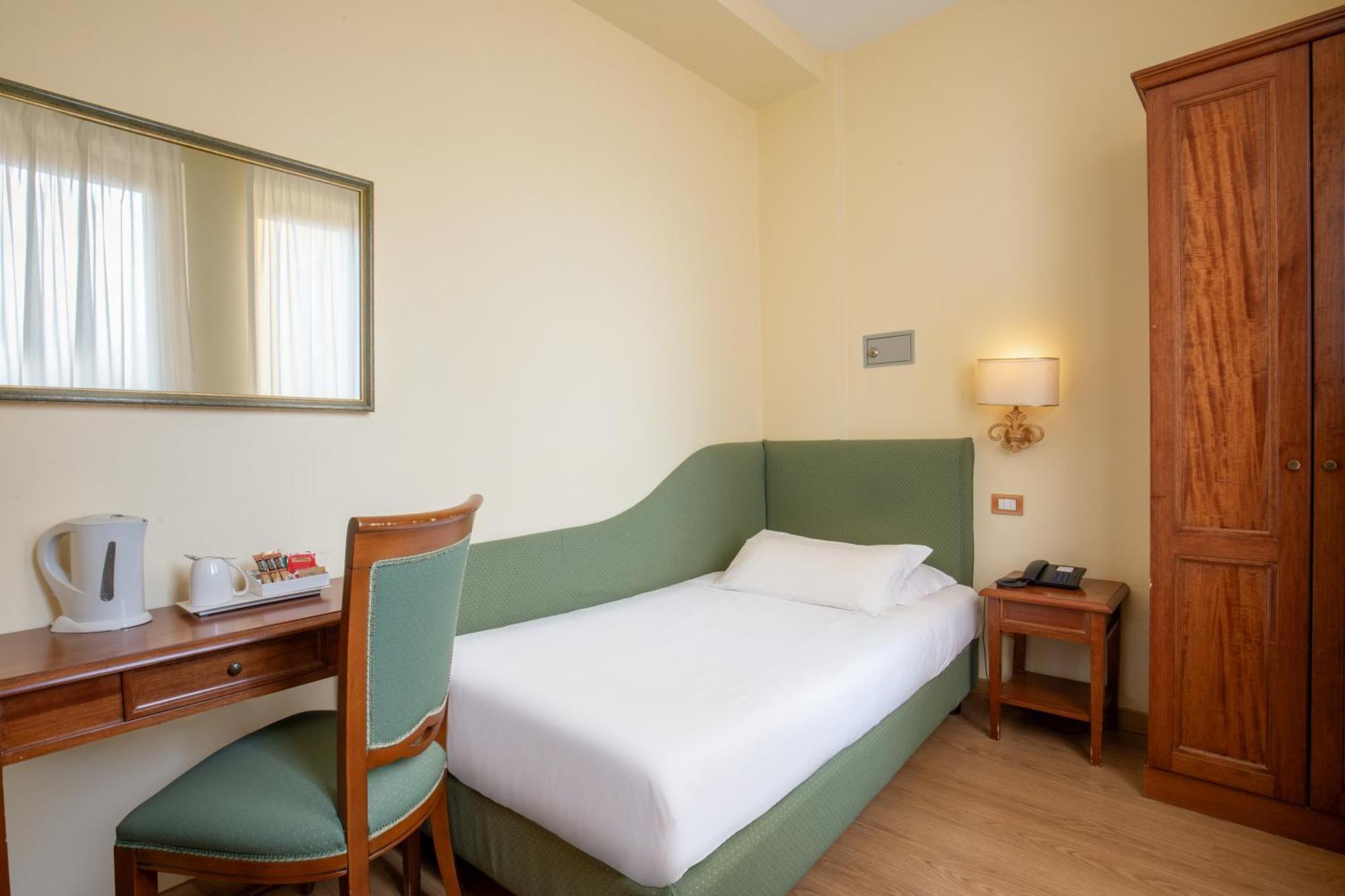 Hotel Colosseum Рим Экстерьер фото